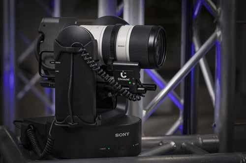 SONY ILME-FR7 PTZ CDM-SFR fits seamlessly into the operating functions of the Sony PTZ ILME-FR7 camera. The FR7 Zoom Servo Drive is a compact and universal zoom motor that can be pivoted to almost any lens by simply mounting it on the 15mm rods of the Sony PTZ head. By Chrosziel.